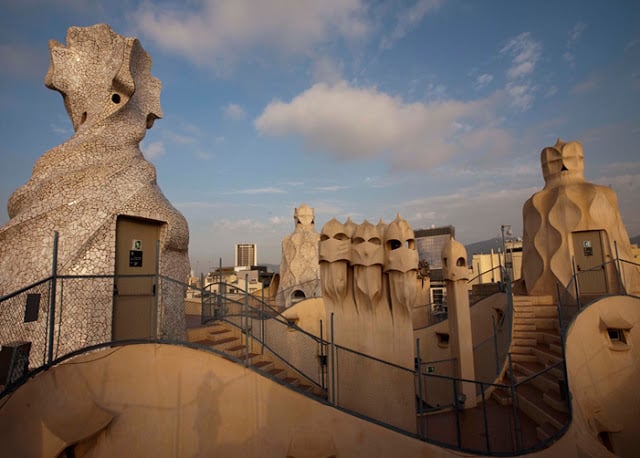 La cima de la Casa Milá en Barcelona La cima de la Casa Milá en Barcelona