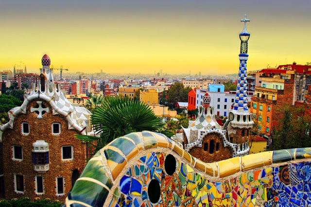 Atardecer en el Parque Güell en Barcelona Atardecer en el Parque Güell en Barcelona