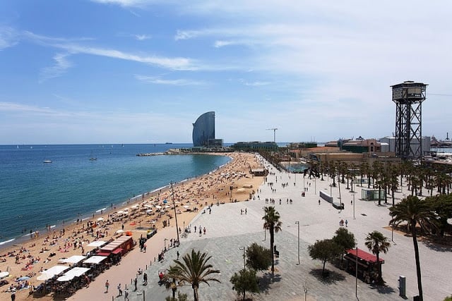 10 bares y clubes de playa en la región de Port Vell en Barcelona